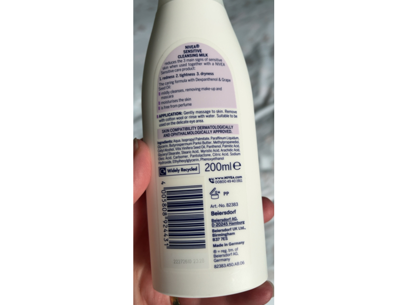 Nivea Sensitive Cleansing Milk, Soothing Grape Seed Oil, 200 mL