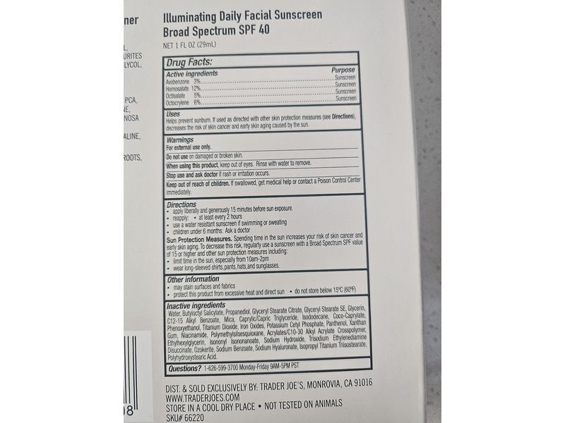 Trader Joe's Illuminating Daily Facial Sunscreen, SPF 40, Tinted Shimmery Glow, 1 fl oz/29 mL