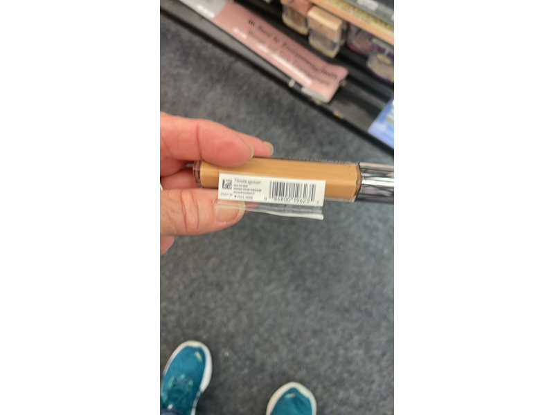 Neutrogena Healthy Skin Radiant Brightening Cream Concealer, Almond Medium 02, 0.24 oz/7.1 mL