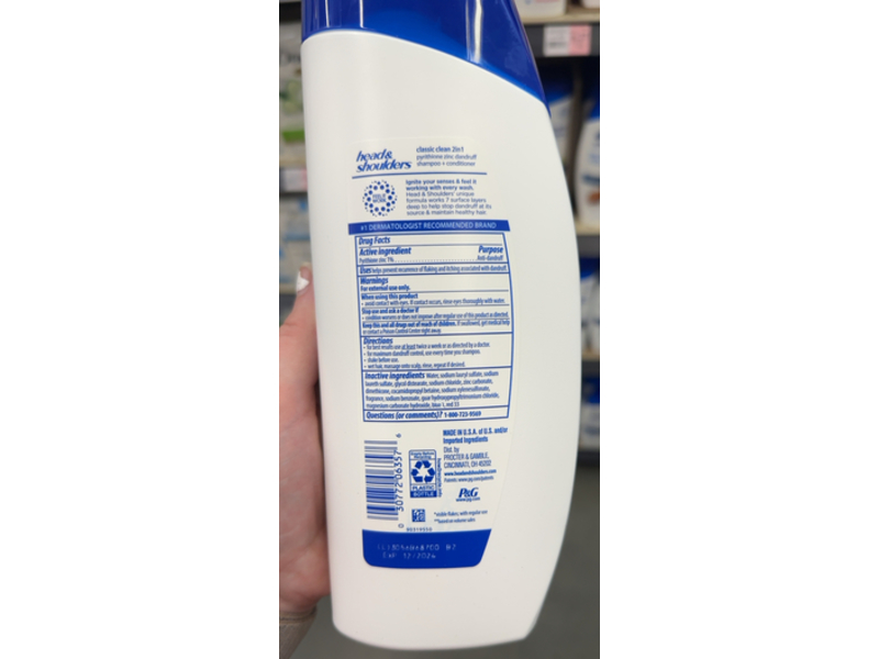 Head & Shoulders 2 - In - 1 Dandruff Shampoo + Conditioner, Classic Clean, 20.7 fl oz/613 mL