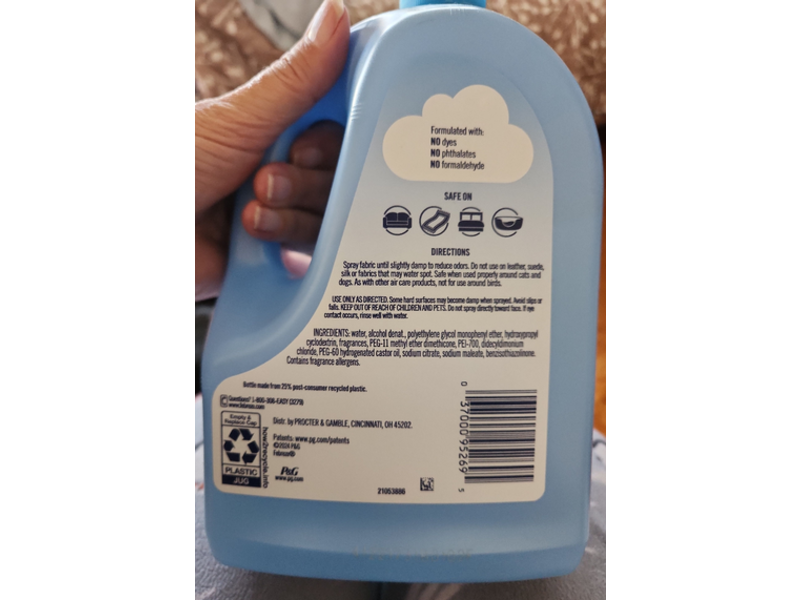 Febreze Pet Odor Fighter Fabric Refresher, Fresh Scent, 67.6 fl oz/2 L