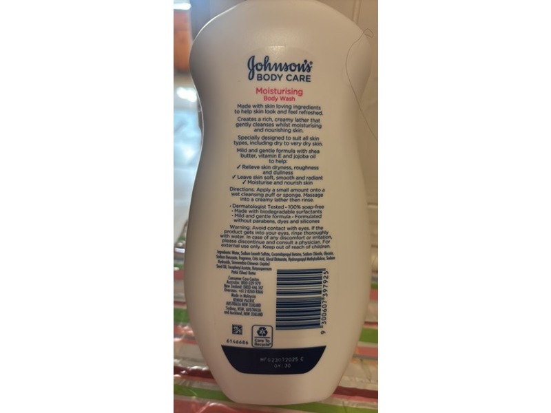 Johnson's Body Care Moisturising Body Wash, Shea Butter, Vitamin E & Jojoba Oil, 1 L