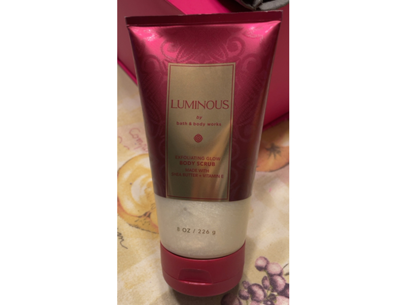 Bath & Body Works Luminous Exfoliating Glow Body Scrub, Shea Butter + Vitamin E, 8 oz/226 g