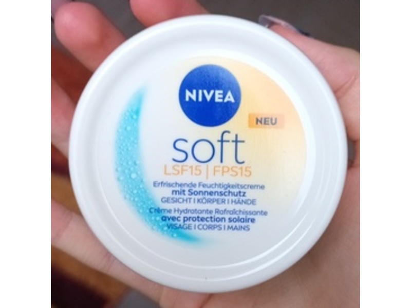 Nivea Soft Refreshing moisturizing Cream, SPF 15, 100 mL