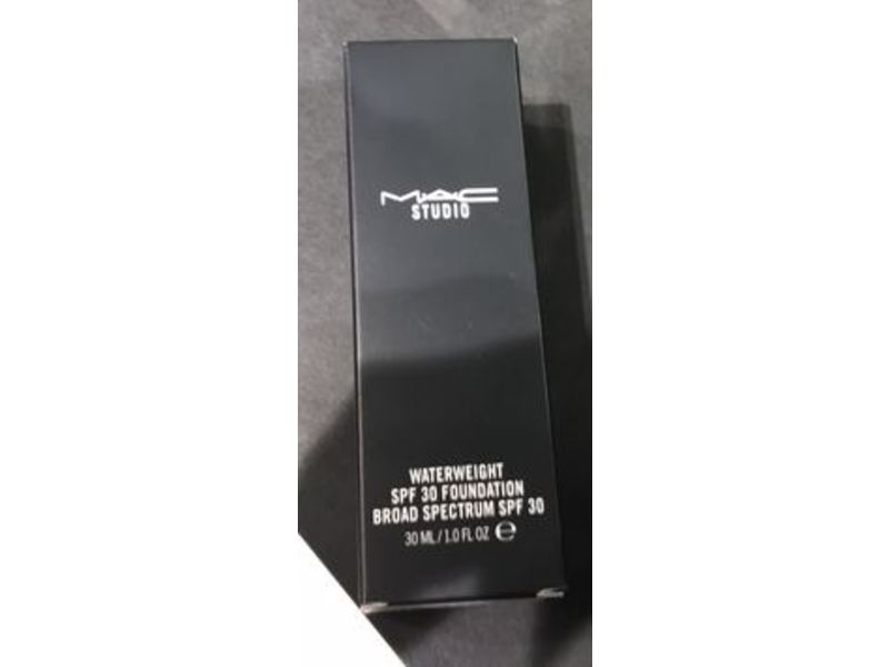 M.A.C Studio Waterweight Foundation, NC25, SPF 30,1.0 fl oz/30 mL