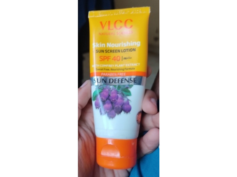 Vlcc Skin Nourishing Sunscreen Lotion, SPF 40 PA+++, Comfrey Plant Extract, 50 g