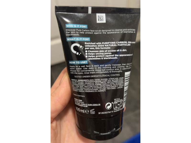 L'Oreal Men Expert Anti-Blackhead Daily Face Scrub, Pure Carbon, 3.4 fl oz/100 mL, Pack Of 2