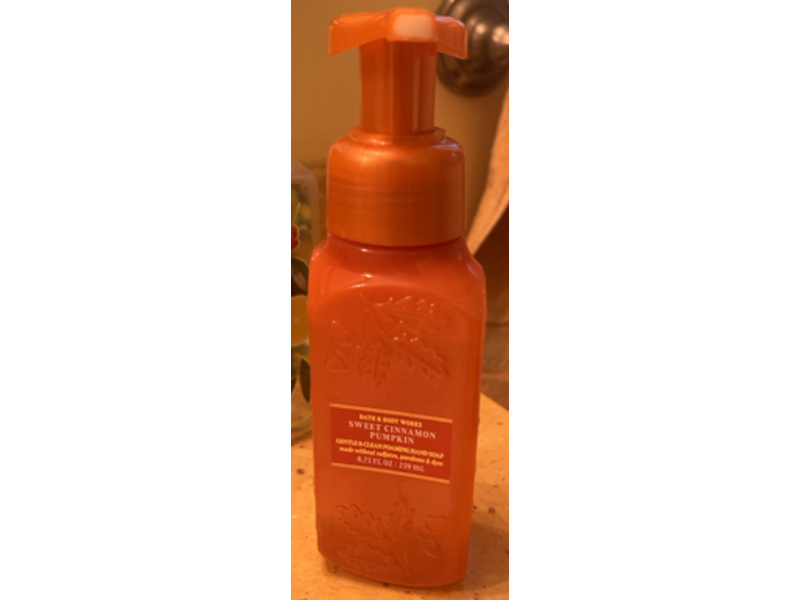 Bath & Body Works Gentle Clean Foaming Hand Soap, Sweet Cinnamon Pumpkin, 8.75 fl oz/259 mL