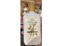 Bath & Body Works Daily Moisturizing Hand Soap, Cozy Vanilla Almond, 9 fl oz/266 mL - thumbnail 2