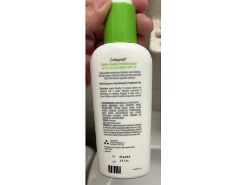 Cetaphil Daily Facial Moisturizer & Sunscreen, SPF 15, 4 fl oz/118 mL