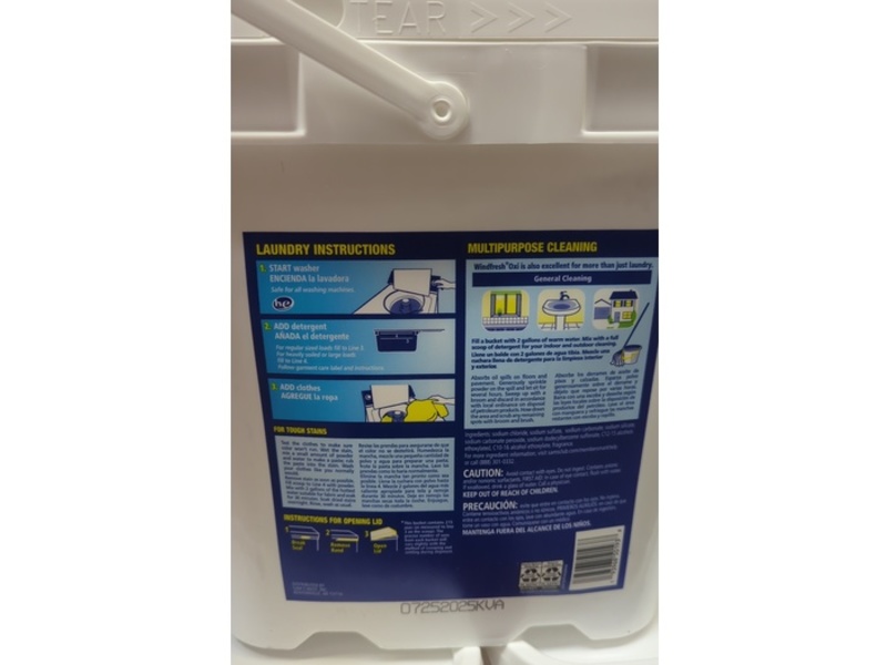 Wind Fresh + Oxi Laundry Detergent, Fresh Scent, 215 Loads, 15.8 kg