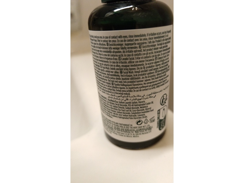 The Body Shop Skin Clearing Body Wash, Tea Tree, 2.0 fl oz/60 mL