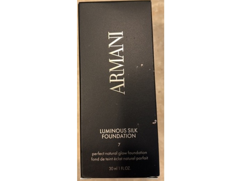 Giorgio Armani Luminous Silk Foundation, 7 Medium Tan, 1 fl oz/30 mL