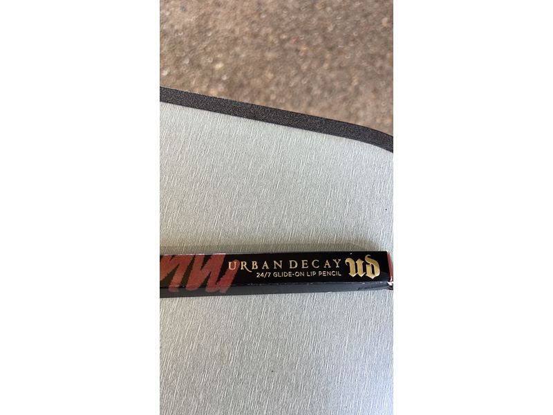 Urban Decay 24/7 Glide-On Lip Pencil, 1993 - Medium Brown - Long-Lasting, Waterproof Lip Liner - Prevents Feathering - Moisturizing Vitamin E, Jojoba Oil & Cottonseed Oil