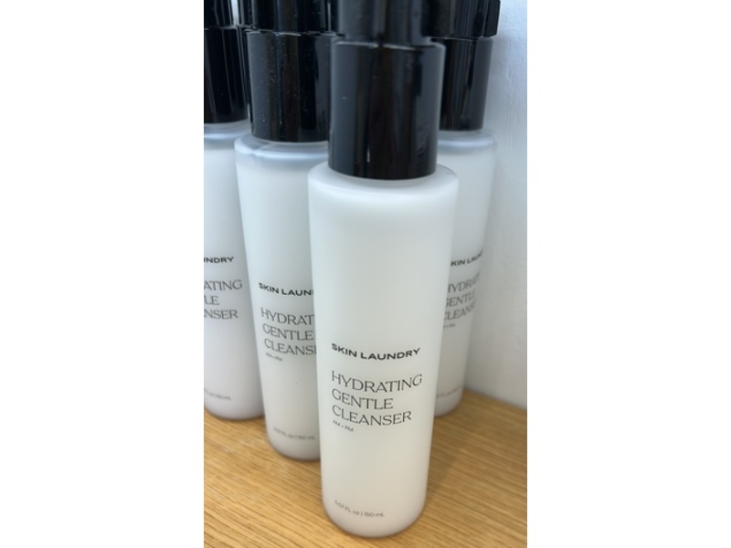 Skin Laundry Hydrating Gentle Cleanser, AM + PM, 5.07 fl oz / 150 mL