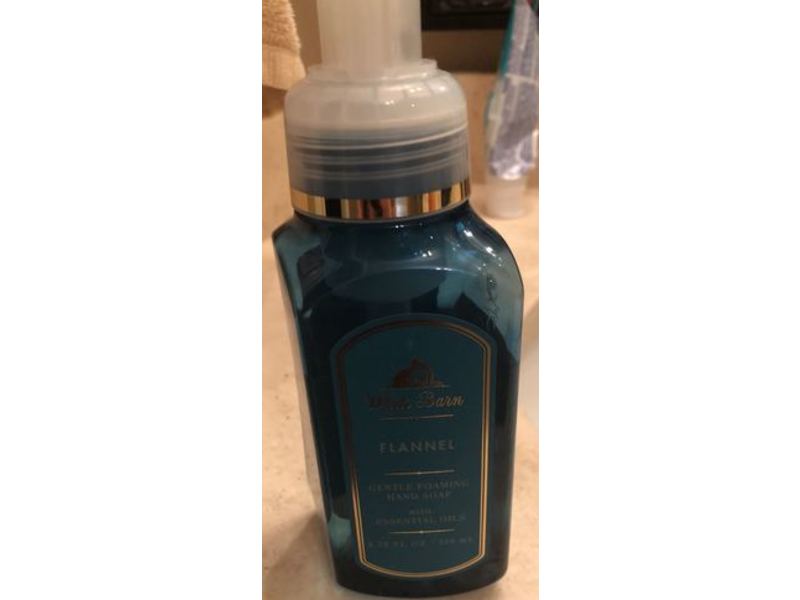 Bath & Body Works White Barn Flannel Gentle Foaming Hand Soap, 8 fl oz/236 mL