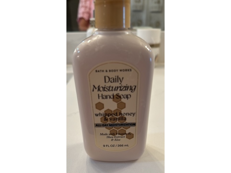 Bath & Body Works Daily Moisturizing Hand Soap, Whipped Honey & Vanilla, 9 fl oz/266 mL