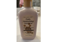 Bath & Body Works Daily Moisturizing Hand Soap, Whipped Honey & Vanilla, 9 fl oz/266 mL - thumbnail 2