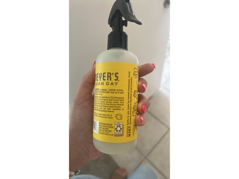 Mrs. Meyer's Clean Day Room Freshener Spray, Daisy Scent, 8 fl. oz/236 mL