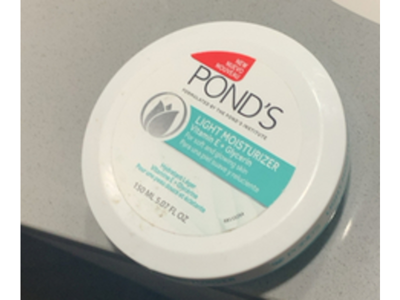 Pond's Light Moisturizer, Vitamin E + Glycerin, 5.07 fl oz/150 mL