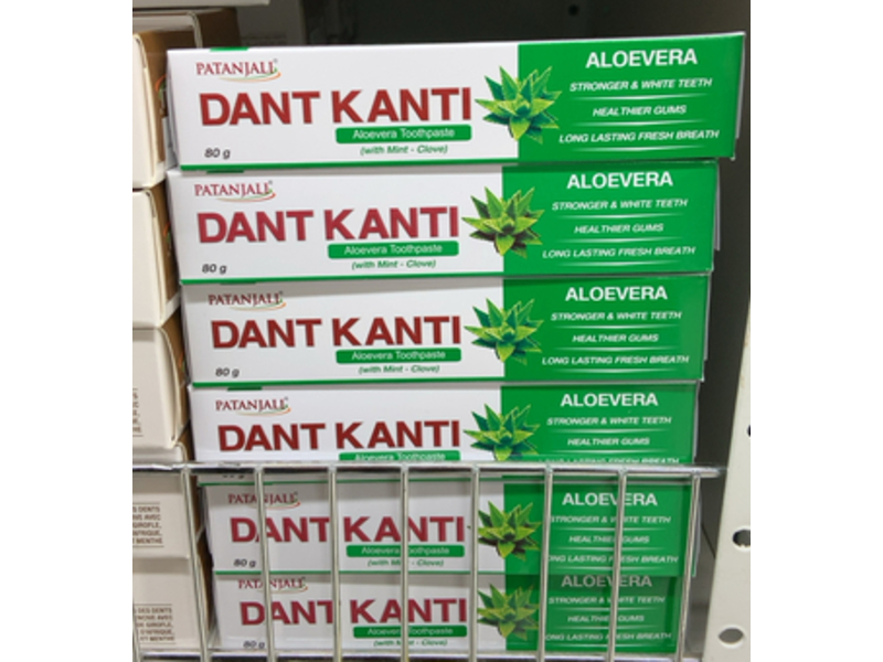 Patanjali Dant Kanti Aloe Vera Toothpaste with Mint + Clove, 80 g