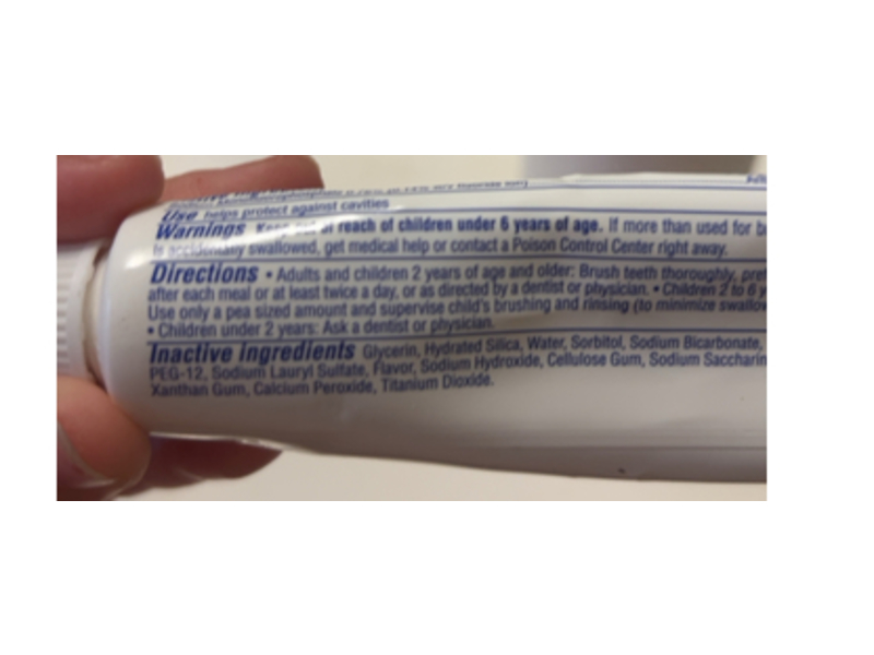 Colgate Whitening Toothpaste, Brisk Mint, 2.5 oz/70 g