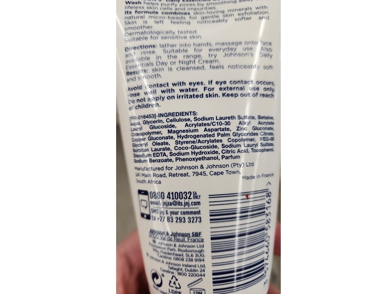 Johnson's Face Care Daily Essentials Gentle Exfoliating Wash, 150 mL