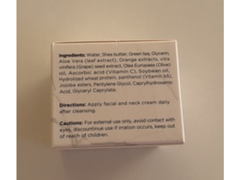 Lovaiceland C-Vitamin Cream, Aloe Vera & Green Tea, 1.7 oz/50 mL