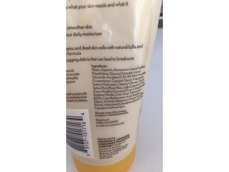 Aveeno Smart Essentials Daily Detoxifying Scrub, 5 oz/141 g