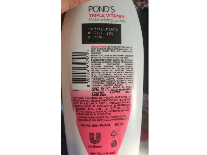Pond's Triple Vitamin Moisturising Lotion, Vitamins B3, E & C, 600 mL, Pack Of 2