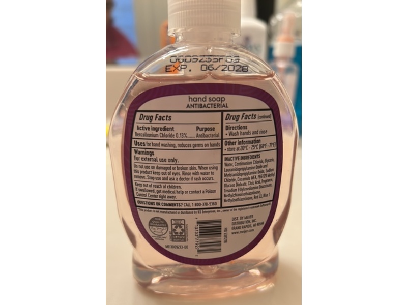 Meijer Antibacterial Hand Soap, White Tea & Berry, 7.5 oz/221 mL