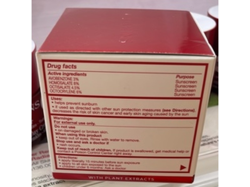 Clarins Super Restorative Day Cream Sunscreen, SPF 15, 1.7 fl oz/50 mL