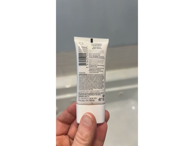 Covergirl Clean Fresh Skin Milk, Fair 520, 30 mL