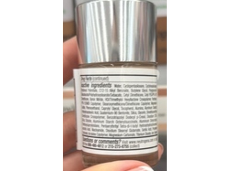 Neutrogena Healthy Skin Liquid Foundation Makeup, Cool Nude 220C, SPF 20, 1 fl oz/30 mL