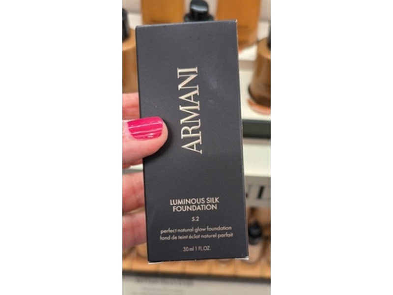 Giorgio Armani Luminous Silk Foundation, 5.2 Light Medium, 1 fl oz/30 mL