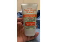Neutrogena Oil-Free Acne Stress Control Power Clear Scrub, 4.2 fl oz/125 mL - thumbnail 2