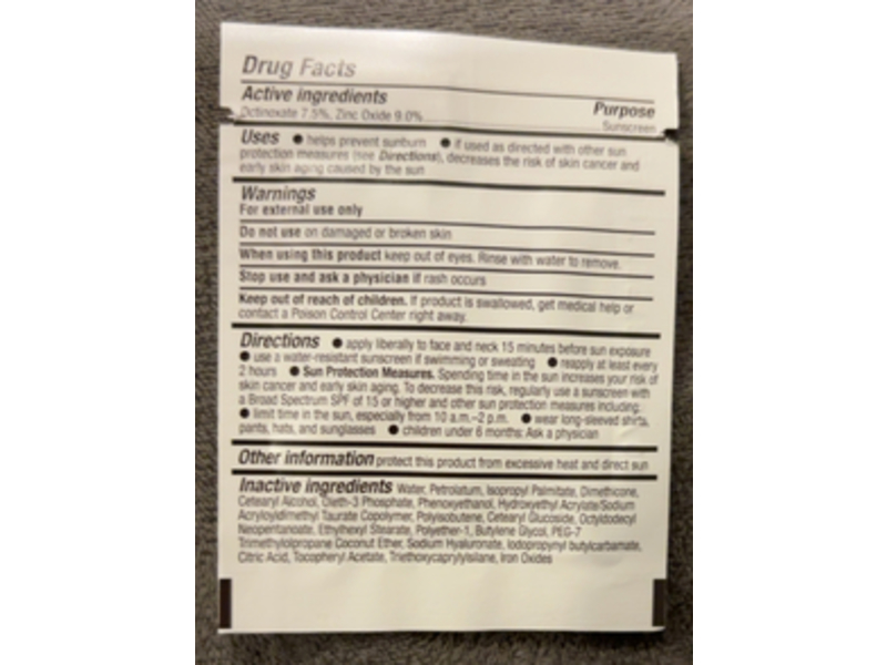 EltaMD Skincare UV Daily Tinted Face Sunscreen, SPF 40, 0.07 oz/2 g