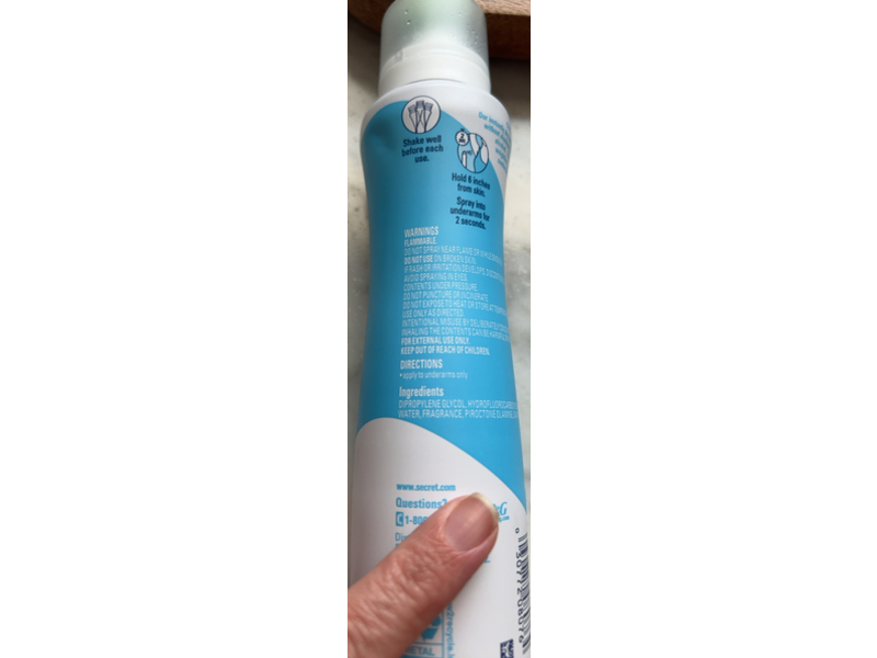 Secret Deodorant Dry Spray, Cucumber + Hemp Seed Oil, 4.1 oz/116 g