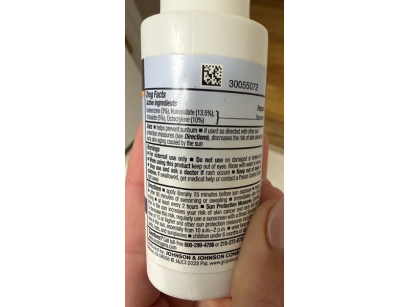 Neutrogena Ultra Sheer Face Serum Sunscreen, SPF 60, Daily Age Defense, 1.7 fl oz/50 mL
