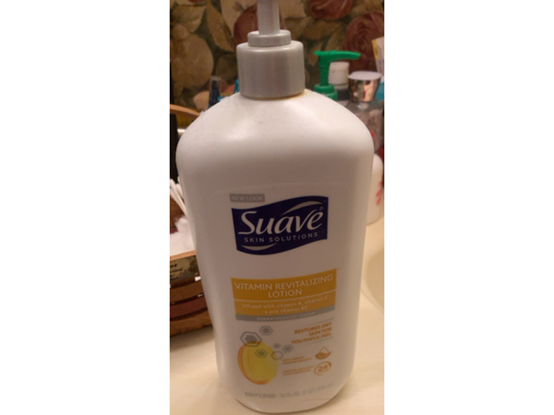 Suave Skin Solutions Vitamin Revitalization Lotion, 32 oz/946 mL