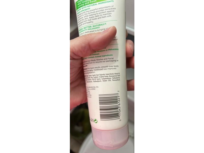 St. Ives Daily Hydrating Body Lotion, Vitamin E, 9 fl oz/266 mL