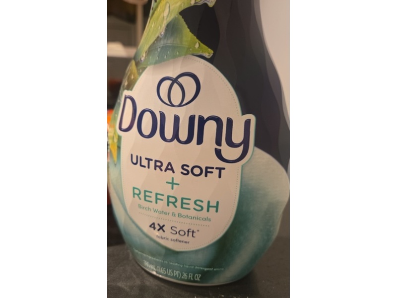 Downy Ultra Soft + Refresh Fabric Softener, Birch Water & Botanicals, 26 fl oz/780 mL