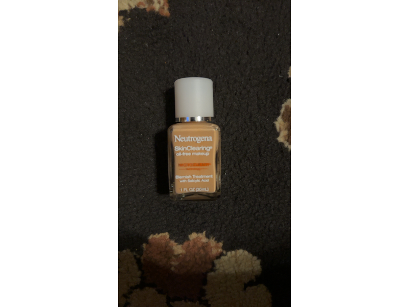 Neutrogena Skin Clearing Makeup, Oil-Free, 90 Warm Beige, 1 fl oz/30 mL