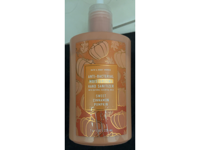 Bath & Body Works Anti - Bacterial Moisturizing Hand Sanitizer, Sweet Cinnamon & Pumpkin, 7.6 fl oz/225 mL