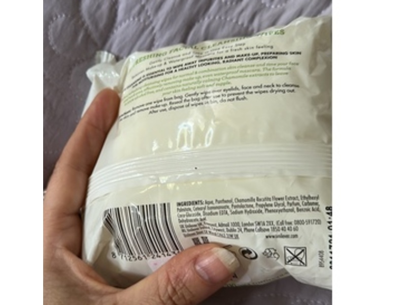 St. Ives Refreshing Facial Cleansing Wipes, 35 Count