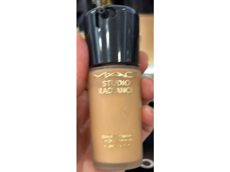 M.A.C Cosmetics Studio Radiance Serum-Powered Foundation, C4 Light Neutral Golden With Peachy Undertone, 1 fl oz / 30 mL