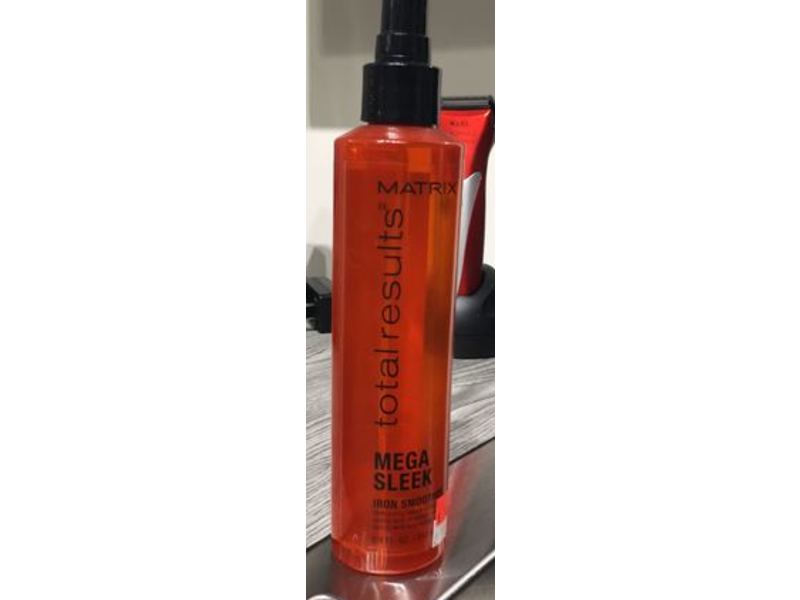 Matrix Total Results Mega Sleek Iron Smoother Defrizzing Leave-In Spray, 8.5 oz/250 mL