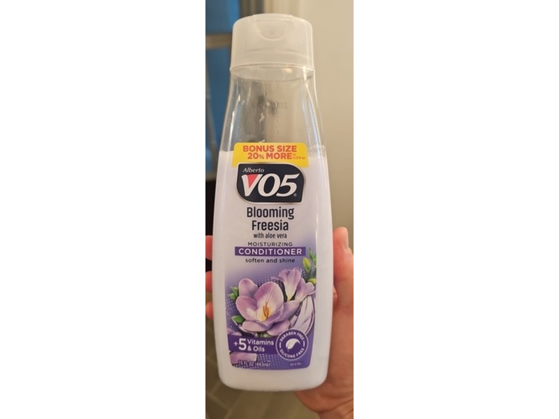 Alberto VO5 Blooming Freesia Moisturizing Conditioner, Aloe Vera, 15 fl oz/443 mL