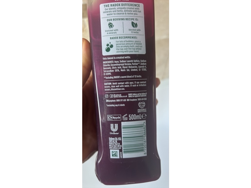 Radox Feel Revitalised Bath Soak, Wild Cherry & Raspberry Scent, 500 mL
