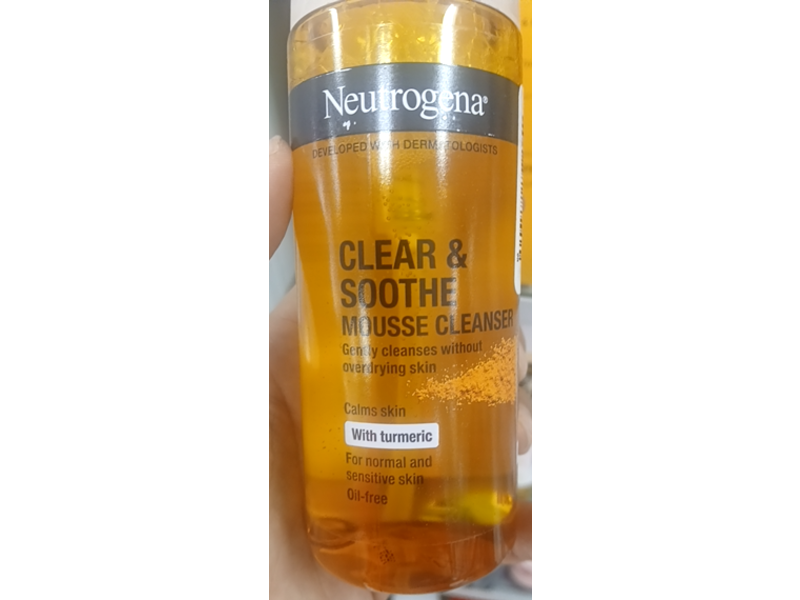 Neutrogena Clear & Soothe Mousse Cleanser, Turmeric, 150 mL